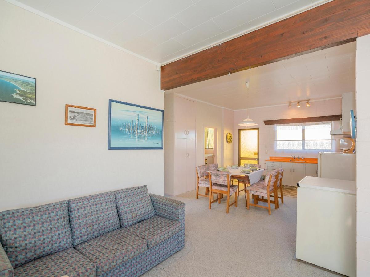 Cosy At Cooks - Cooks Beach Downstairs Unit المظهر الخارجي الصورة