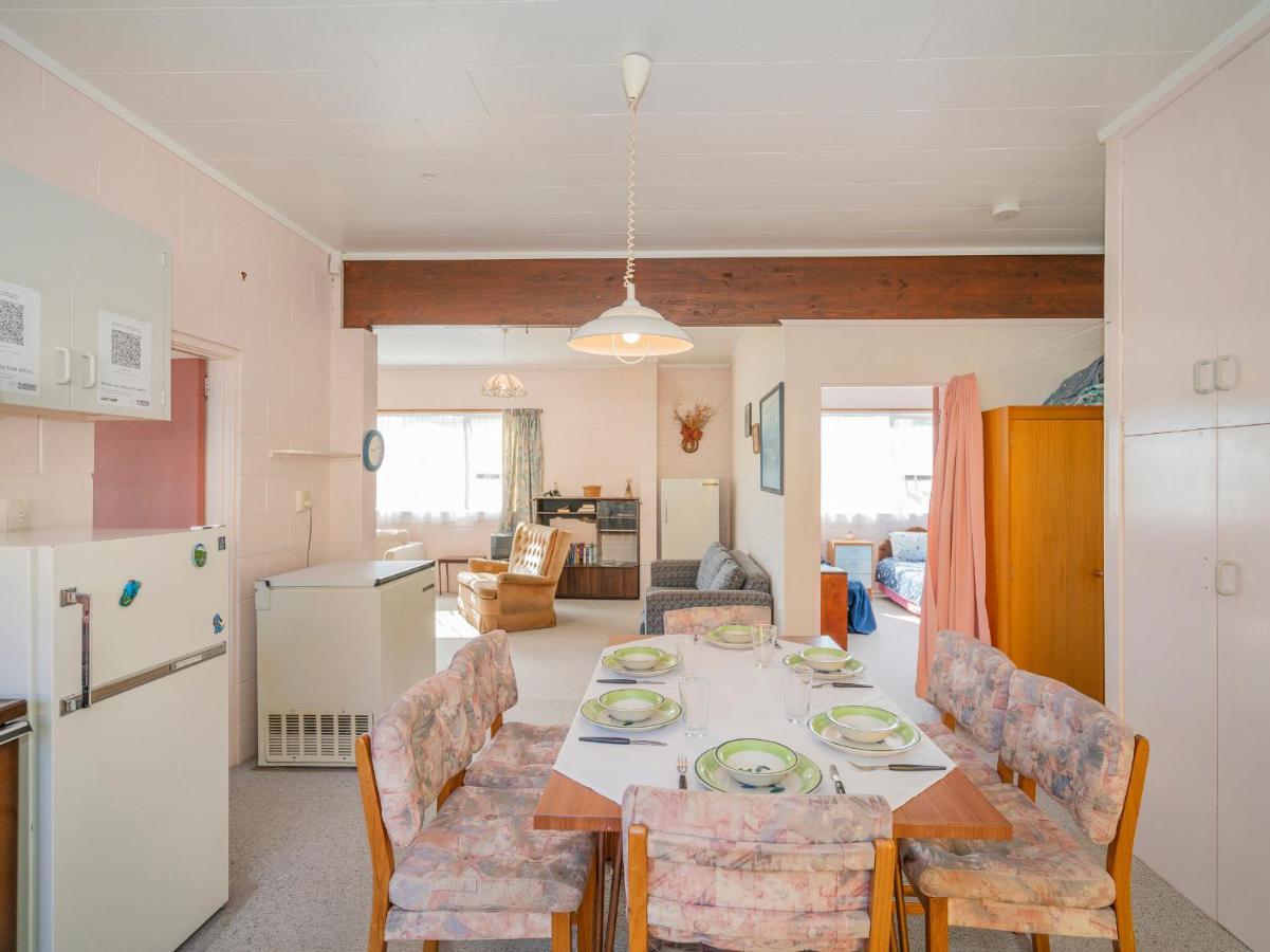 Cosy At Cooks - Cooks Beach Downstairs Unit المظهر الخارجي الصورة