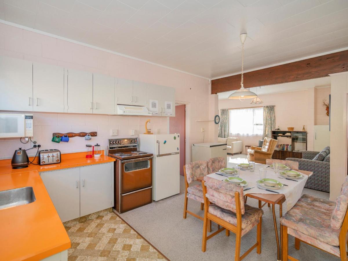 Cosy At Cooks - Cooks Beach Downstairs Unit المظهر الخارجي الصورة