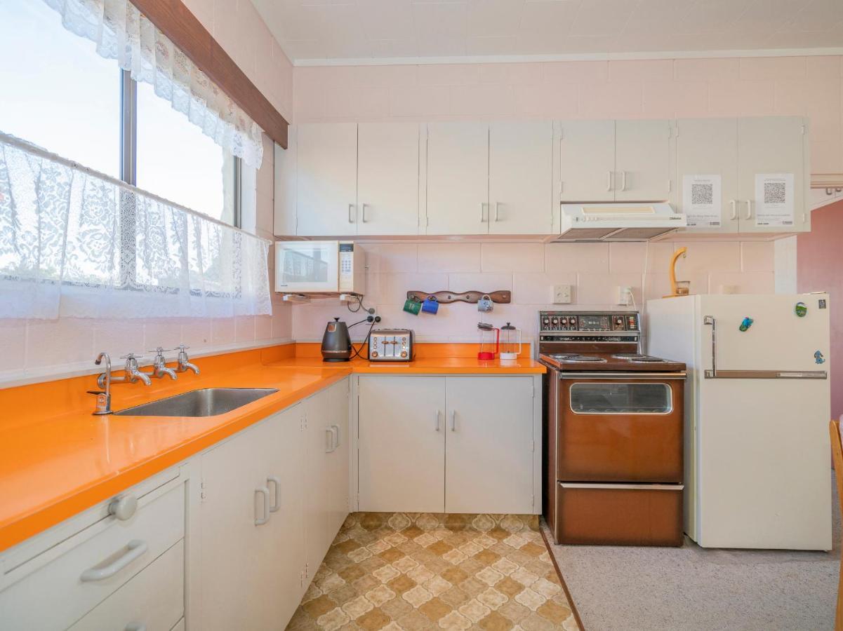 Cosy At Cooks - Cooks Beach Downstairs Unit المظهر الخارجي الصورة