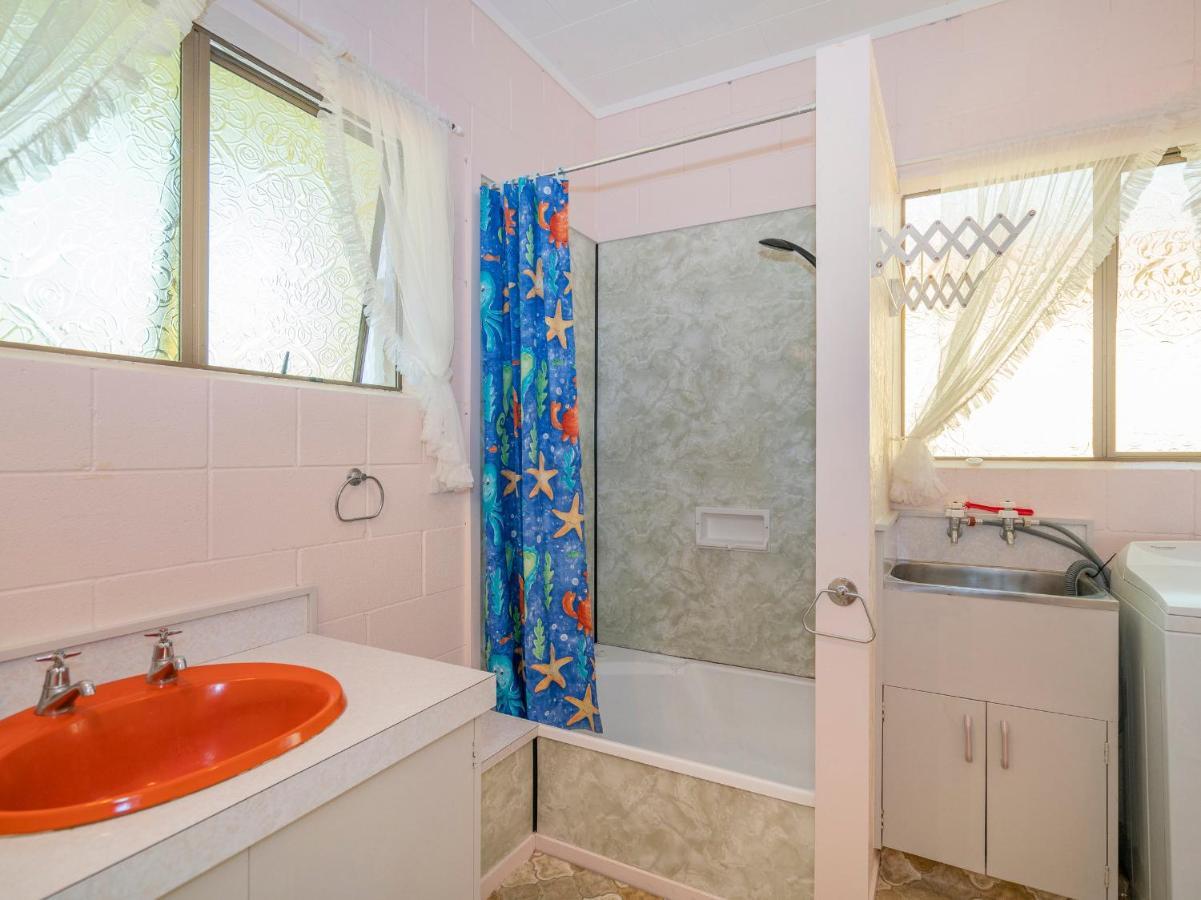 Cosy At Cooks - Cooks Beach Downstairs Unit المظهر الخارجي الصورة